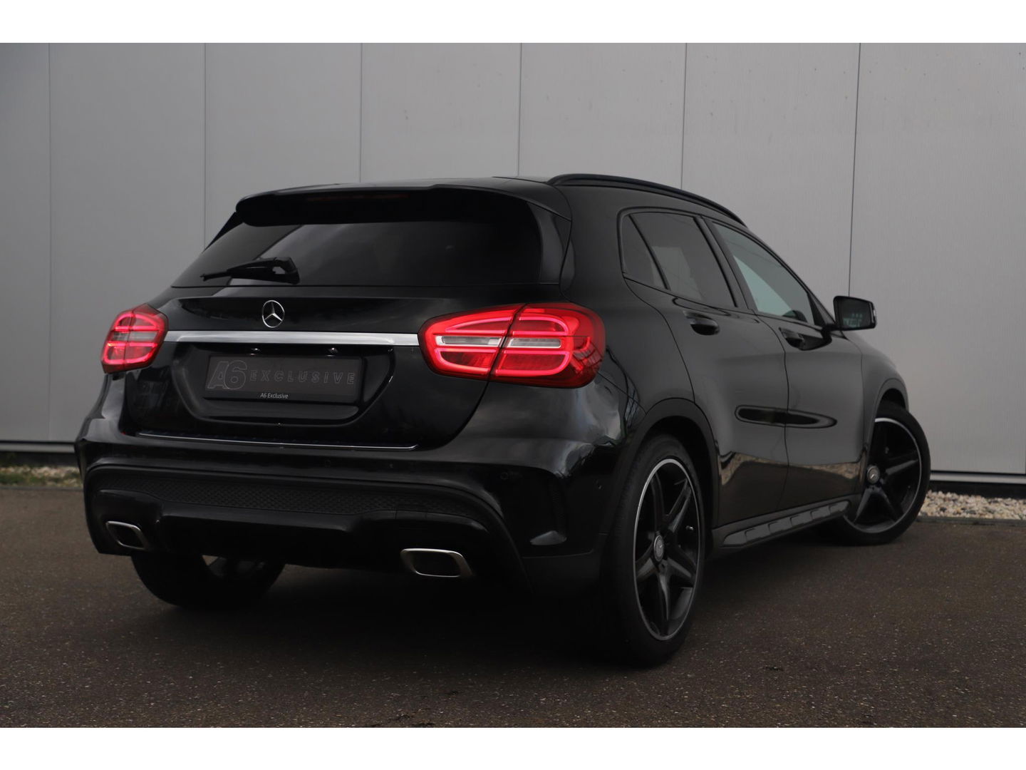 Mercedes-Benz GLA 180 AMG Night Automaat Xenon LED Carplay Half Leder Navigatie 18 inch LMV Sfeerverlichting Sportstoelen