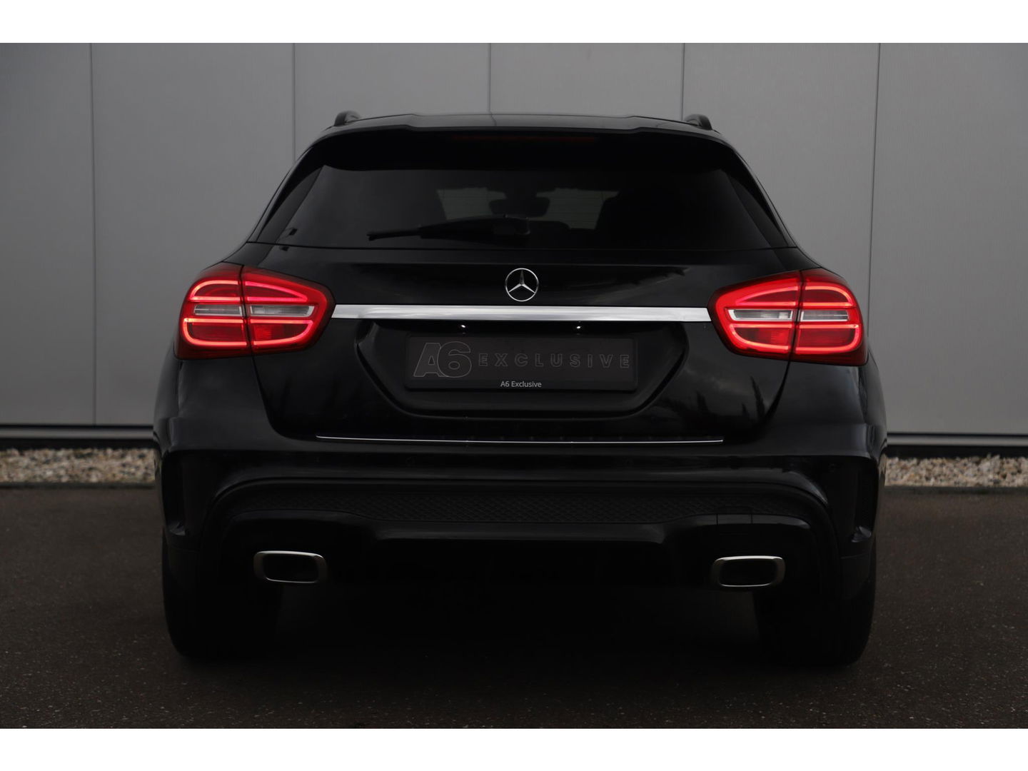 Mercedes-Benz GLA 180 AMG Night Automaat Xenon LED Carplay Half Leder Navigatie 18 inch LMV Sfeerverlichting Sportstoelen