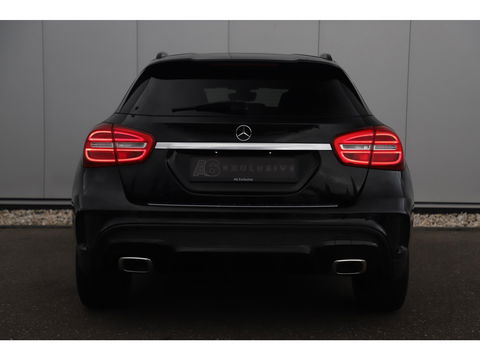 Mercedes-Benz GLA 180 AMG Night Automaat Xenon LED Carplay Half Leder Navigatie 18 inch LMV Sfeerverlichting Sportstoelen