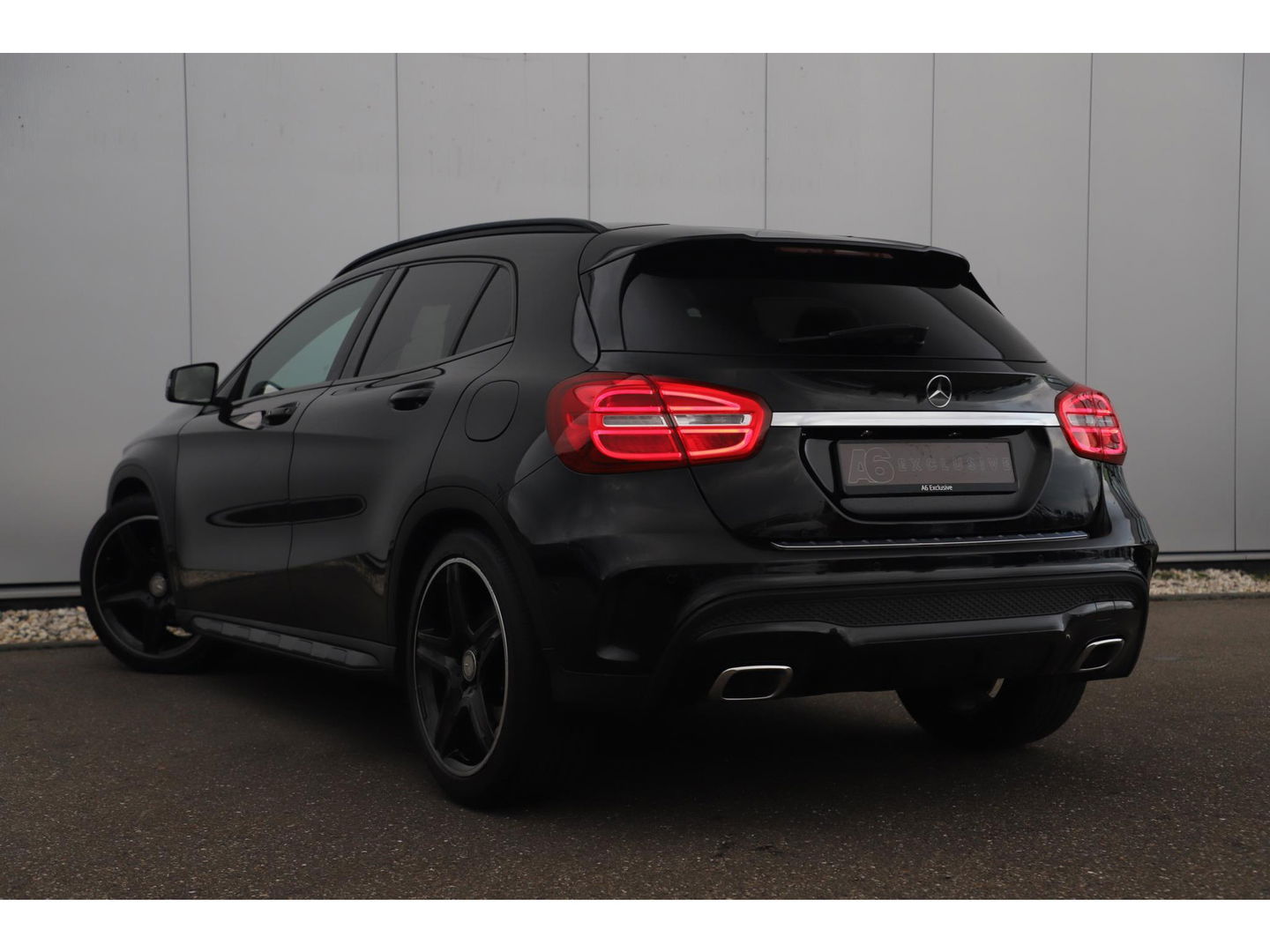 Mercedes-Benz GLA 180 AMG Night Automaat Xenon LED Carplay Half Leder Navigatie 18 inch LMV Sfeerverlichting Sportstoelen