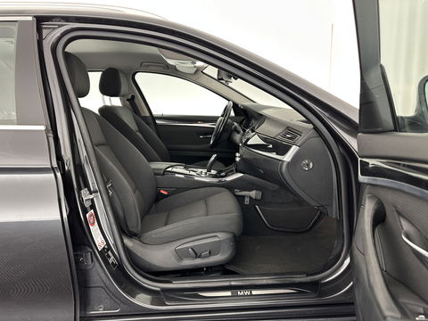 BMW 5 Serie Touring 518d Executive Aut. *NAVI-FULLMAP | XENON | LANE-ASSIST |  TOWBAR | ECC | PDC | CRUISE | COMFORT-SEATS | 17''ALU*