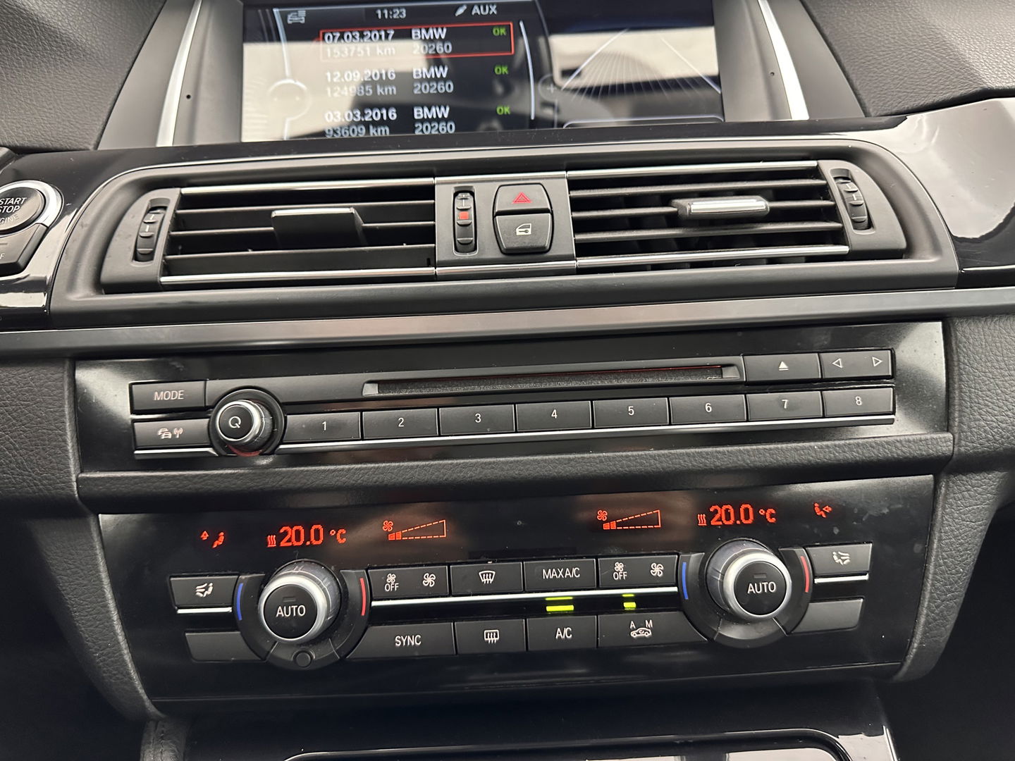 BMW 5 Serie Touring 518d Executive Aut. *NAVI-FULLMAP | XENON | LANE-ASSIST |  TOWBAR | ECC | PDC | CRUISE | COMFORT-SEATS | 17''ALU*