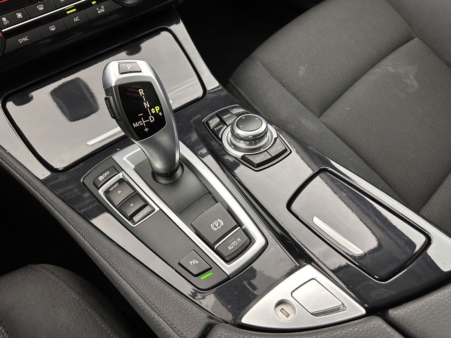 BMW 5 Serie Touring 518d Executive Aut. *NAVI-FULLMAP | XENON | LANE-ASSIST |  TOWBAR | ECC | PDC | CRUISE | COMFORT-SEATS | 17''ALU*
