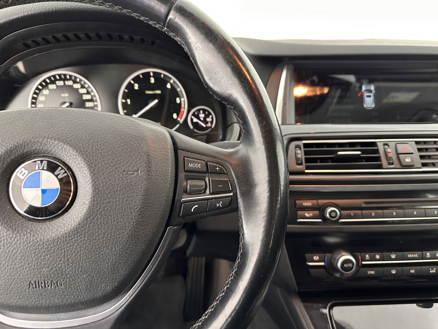 BMW 5 Serie Touring 518d Executive Aut. *NAVI-FULLMAP | XENON | LANE-ASSIST |  TOWBAR | ECC | PDC | CRUISE | COMFORT-SEATS | 17''ALU*