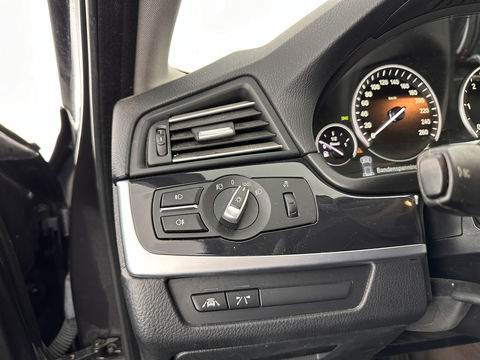 BMW 5 Serie Touring 518d Executive Aut. *NAVI-FULLMAP | XENON | LANE-ASSIST |  TOWBAR | ECC | PDC | CRUISE | COMFORT-SEATS | 17''ALU*