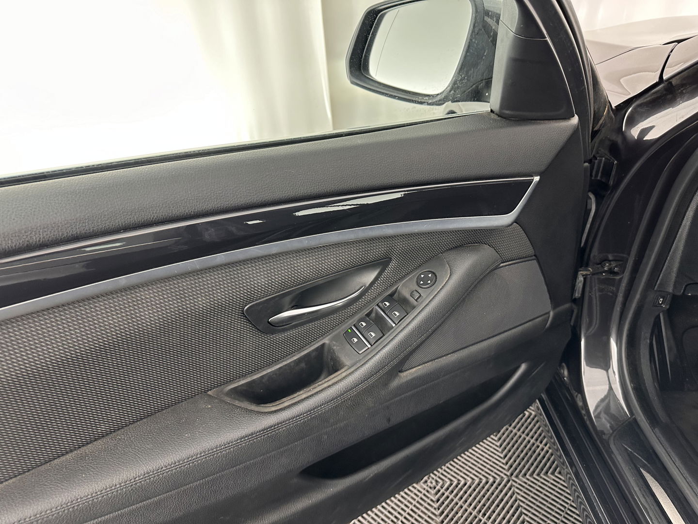 BMW 5 Serie Touring 518d Executive Aut. *NAVI-FULLMAP | XENON | LANE-ASSIST |  TOWBAR | ECC | PDC | CRUISE | COMFORT-SEATS | 17''ALU*