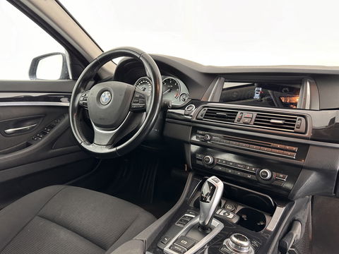 BMW 5 Serie Touring 518d Executive Aut. *NAVI-FULLMAP | XENON | LANE-ASSIST |  TOWBAR | ECC | PDC | CRUISE | COMFORT-SEATS | 17''ALU*