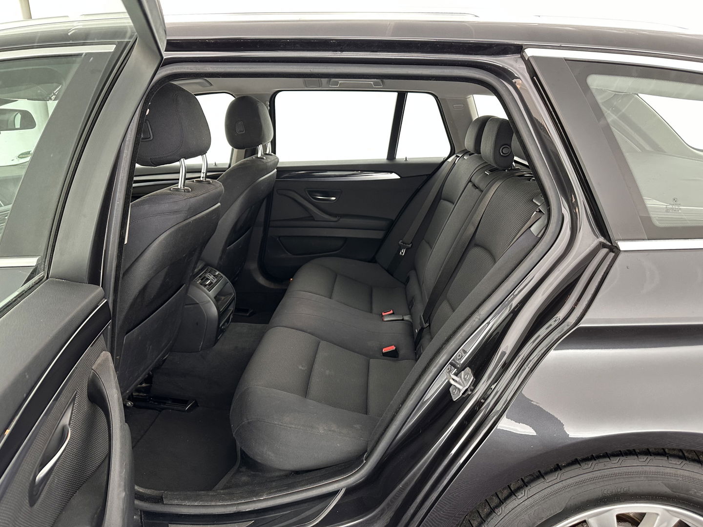 BMW 5 Serie Touring 518d Executive Aut. *NAVI-FULLMAP | XENON | LANE-ASSIST |  TOWBAR | ECC | PDC | CRUISE | COMFORT-SEATS | 17''ALU*