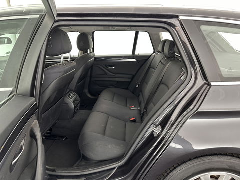 BMW 5 Serie Touring 518d Executive Aut. *NAVI-FULLMAP | XENON | LANE-ASSIST |  TOWBAR | ECC | PDC | CRUISE | COMFORT-SEATS | 17''ALU*
