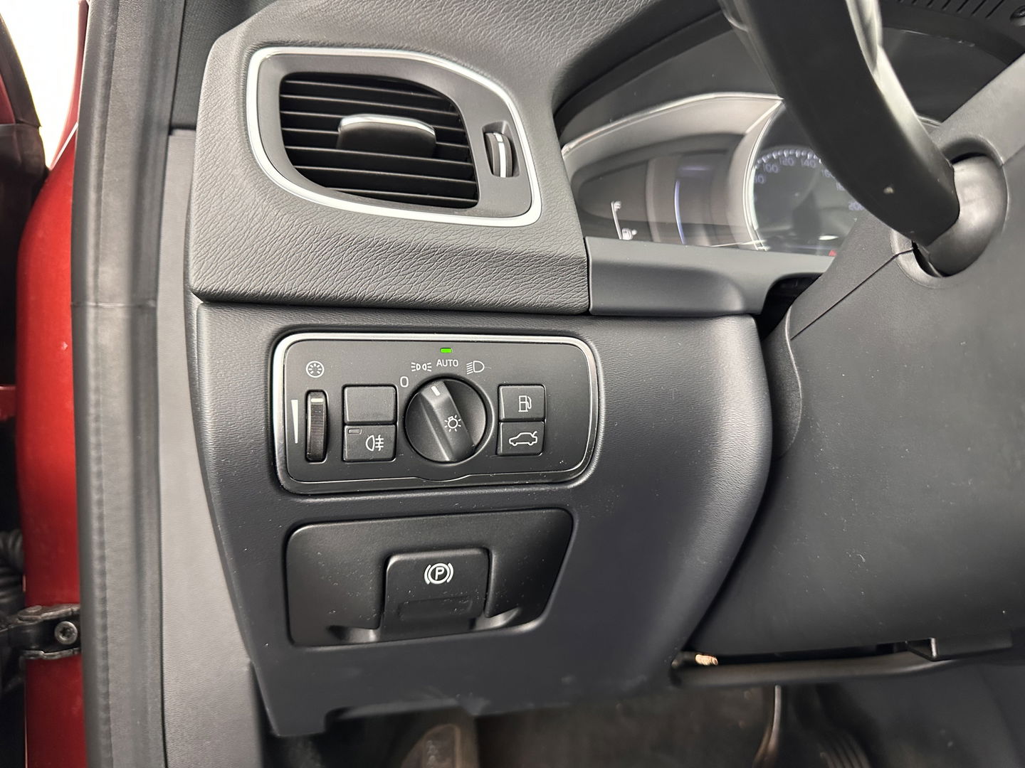 Volvo V60 2.4 D6 Twin Engine R-Design-Sport-Pack [ AIRCO-DEFECT ] Aut. *PANO | FULL-LEATHER | XENON | SPORT-SEATS | NAVI-FULLMAP | CAMERA |  ECC | PDC | CRUISE | MEMORY-PACK | TOWBAR | 18''ALU*