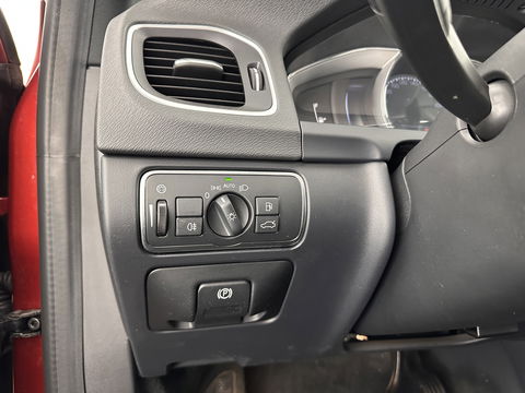Volvo V60 2.4 D6 Twin Engine R-Design-Sport-Pack [ AIRCO-DEFECT ] Aut. *PANO | FULL-LEATHER | XENON | SPORT-SEATS | NAVI-FULLMAP | CAMERA |  ECC | PDC | CRUISE | MEMORY-PACK | TOWBAR | 18''ALU*