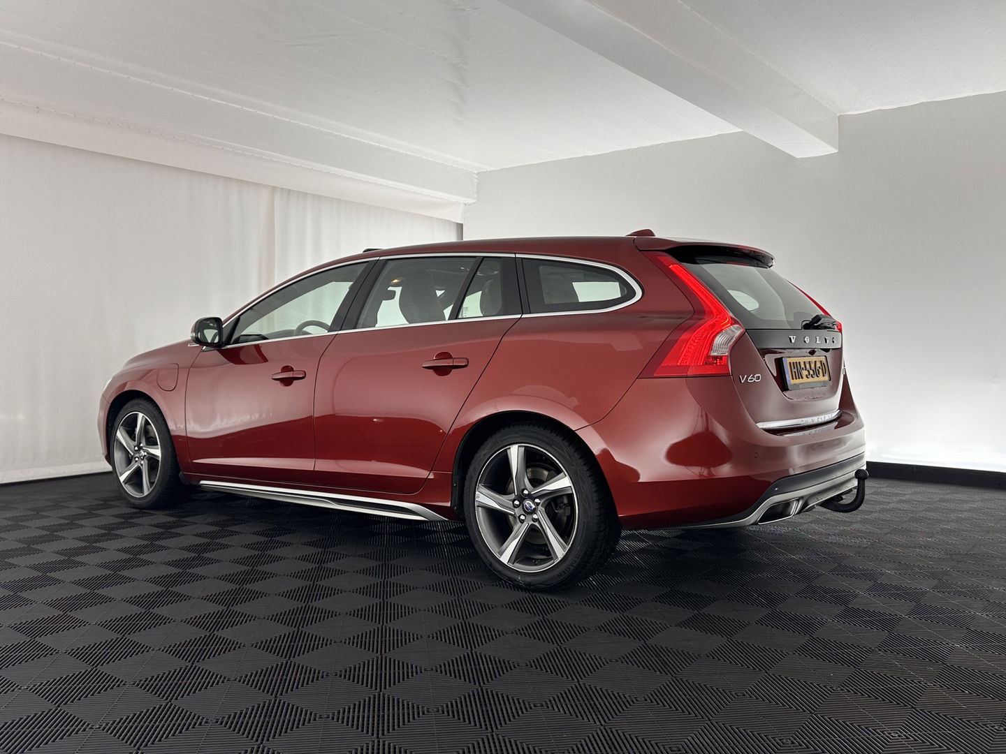 Volvo V60 2.4 D6 Twin Engine R-Design-Sport-Pack [ AIRCO-DEFECT ] Aut. *PANO | FULL-LEATHER | XENON | SPORT-SEATS | NAVI-FULLMAP | CAMERA |  ECC | PDC | CRUISE | MEMORY-PACK | TOWBAR | 18''ALU*
