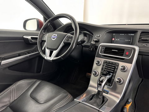 Volvo V60 2.4 D6 Twin Engine R-Design-Sport-Pack [ AIRCO-DEFECT ] Aut. *PANO | FULL-LEATHER | XENON | SPORT-SEATS | NAVI-FULLMAP | CAMERA |  ECC | PDC | CRUISE | MEMORY-PACK | TOWBAR | 18''ALU*