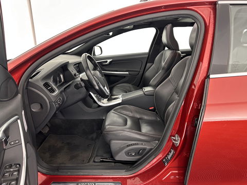 Volvo V60 2.4 D6 Twin Engine R-Design-Sport-Pack [ AIRCO-DEFECT ] Aut. *PANO | FULL-LEATHER | XENON | SPORT-SEATS | NAVI-FULLMAP | CAMERA |  ECC | PDC | CRUISE | MEMORY-PACK | TOWBAR | 18''ALU*