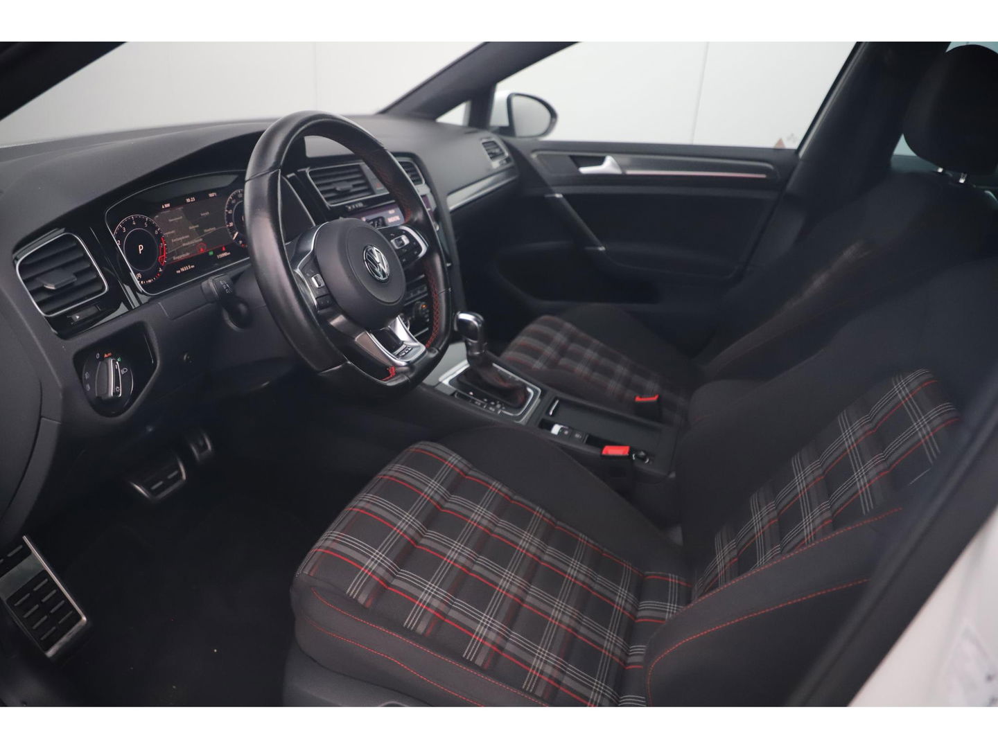 Volkswagen Golf 2.0 TSI GTI Performance 230PK DSG Automaat Virtual Cockpit Full LED 19 inch Brescia Navigatie Carplay Android Clima Adaptive Cruise Stoelverwarming Getint Glas