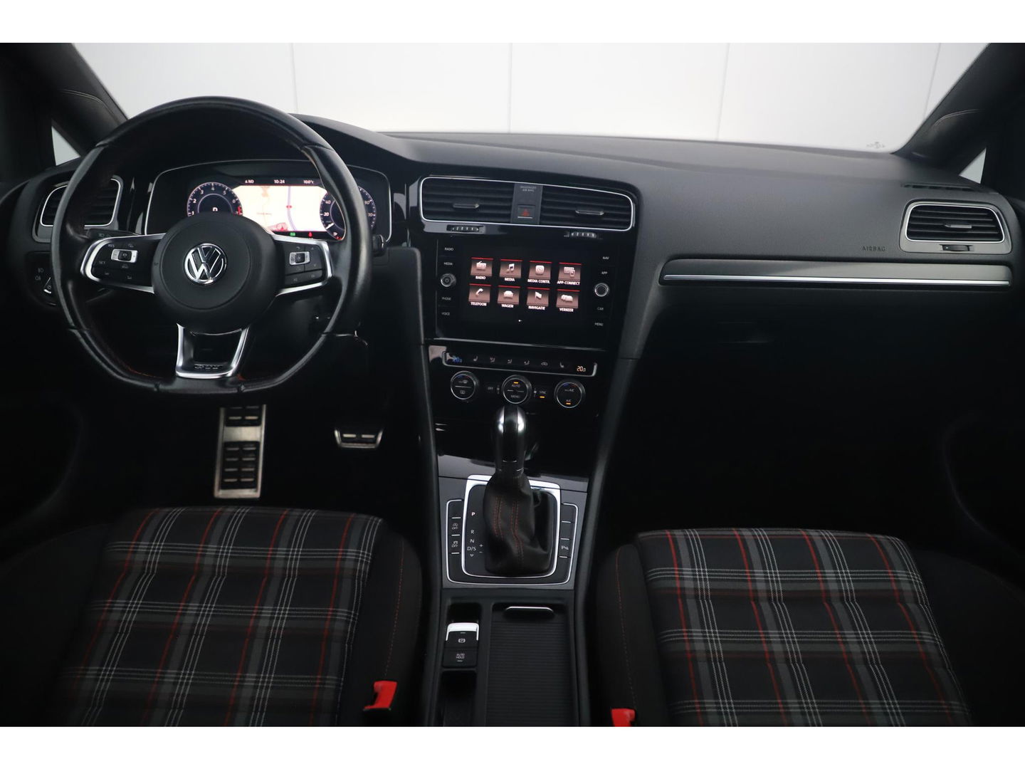 Volkswagen Golf 2.0 TSI GTI Performance 230PK DSG Automaat Virtual Cockpit Full LED 19 inch Brescia Navigatie Carplay Android Clima Adaptive Cruise Stoelverwarming Getint Glas