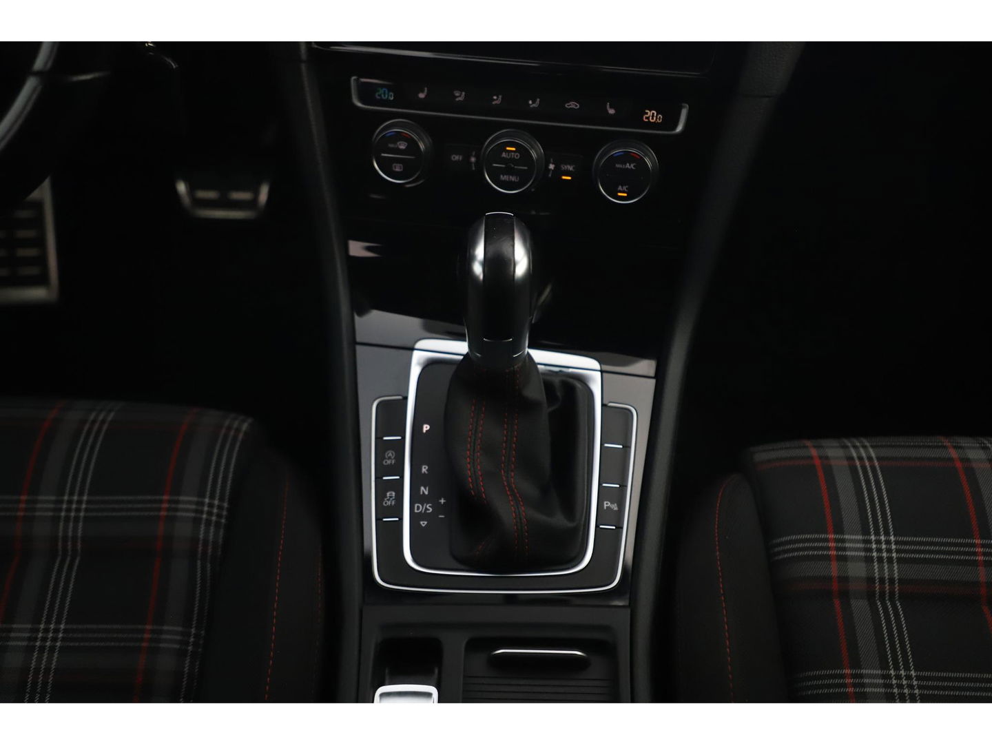 Volkswagen Golf 2.0 TSI GTI Performance 230PK DSG Automaat Virtual Cockpit Full LED 19 inch Brescia Navigatie Carplay Android Clima Adaptive Cruise Stoelverwarming Getint Glas