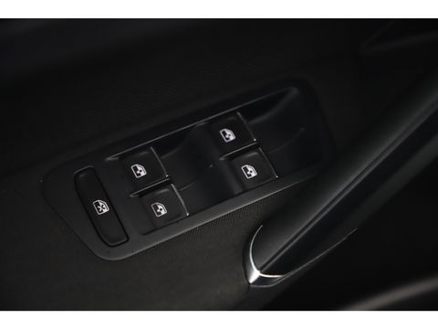 Volkswagen Golf 2.0 TSI GTI Performance 230PK DSG Automaat Virtual Cockpit Full LED 19 inch Brescia Navigatie Carplay Android Clima Adaptive Cruise Stoelverwarming Getint Glas