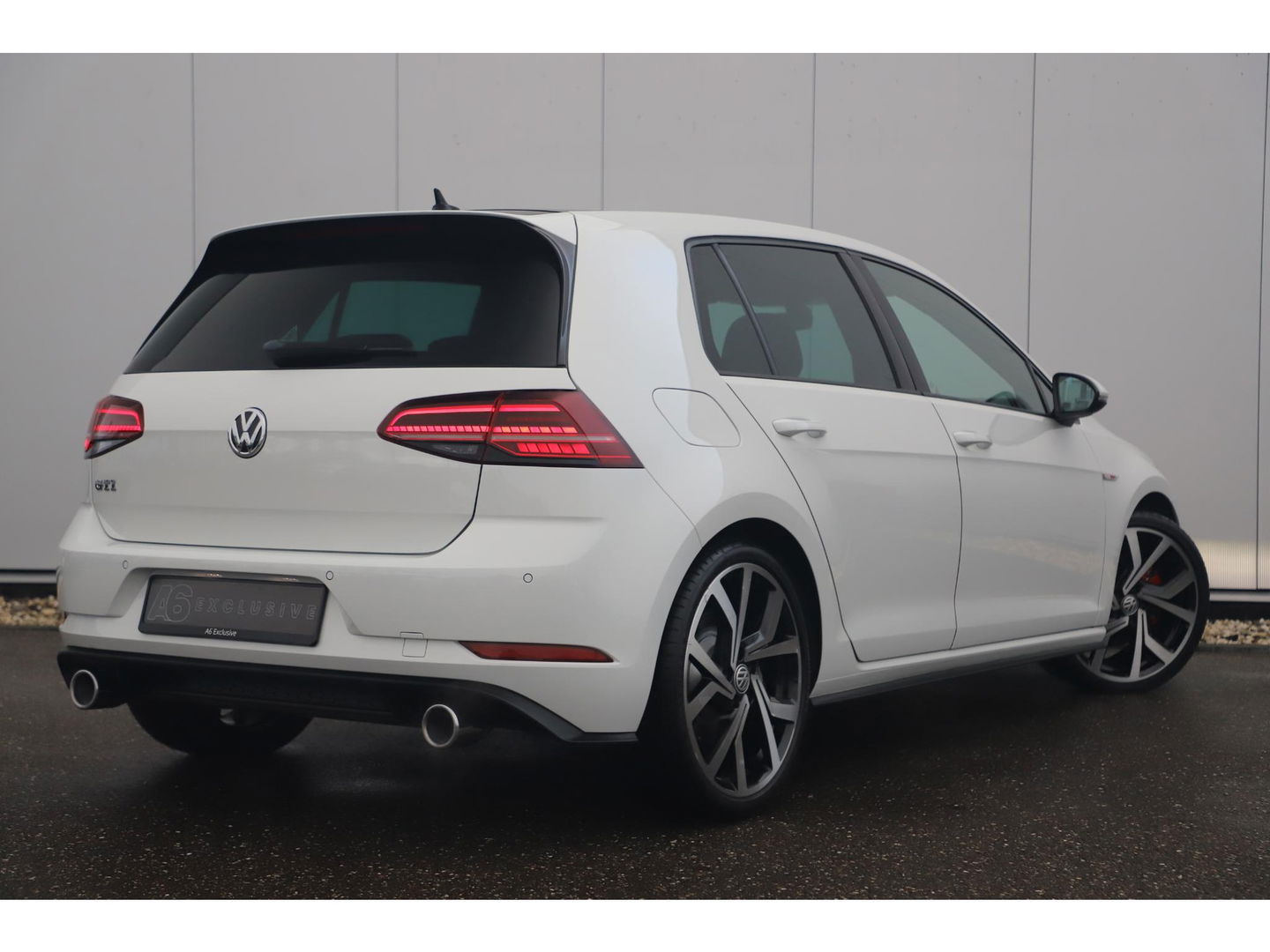 Volkswagen Golf 2.0 TSI GTI Performance 230PK DSG Automaat Virtual Cockpit Full LED 19 inch Brescia Navigatie Carplay Android Clima Adaptive Cruise Stoelverwarming Getint Glas