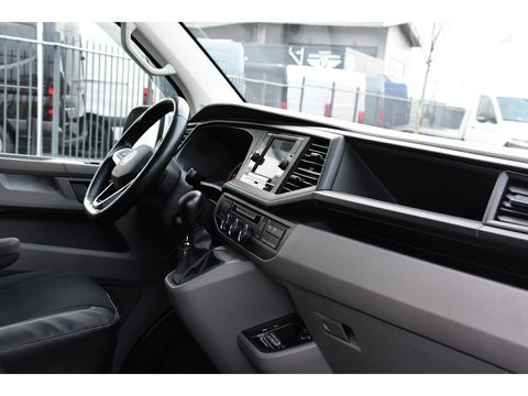 Volkswagen Transporter 2.0 TDI L2H1 30 DC PB Edition Highline Adaptieve Cruise, Camera, Carplay, 150PK, Automaat, Stoelverwarming, LED, Trekhaak, Standkachel, UNIEK!