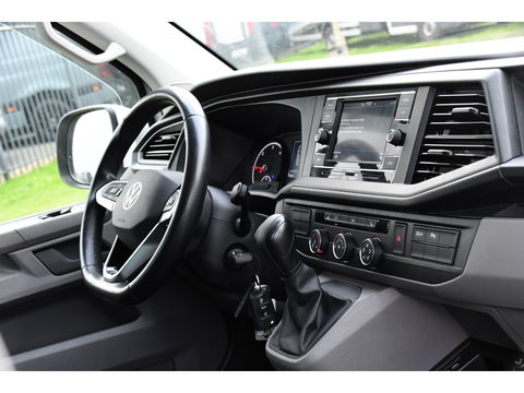 Volkswagen Transporter 2.0 TDI L2H1 30 DC PB Edition Highline Adaptieve Cruise, Camera, Carplay, 150PK, Automaat, Stoelverwarming, LED, Trekhaak, Standkachel, UNIEK!