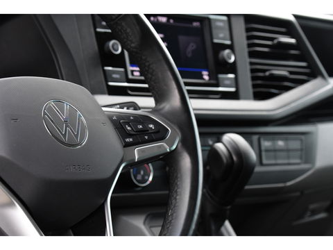 Volkswagen Transporter 2.0 TDI L2H1 30 DC PB Edition Highline Adaptieve Cruise, Camera, Carplay, 150PK, Automaat, Stoelverwarming, LED, Trekhaak, Standkachel, UNIEK!