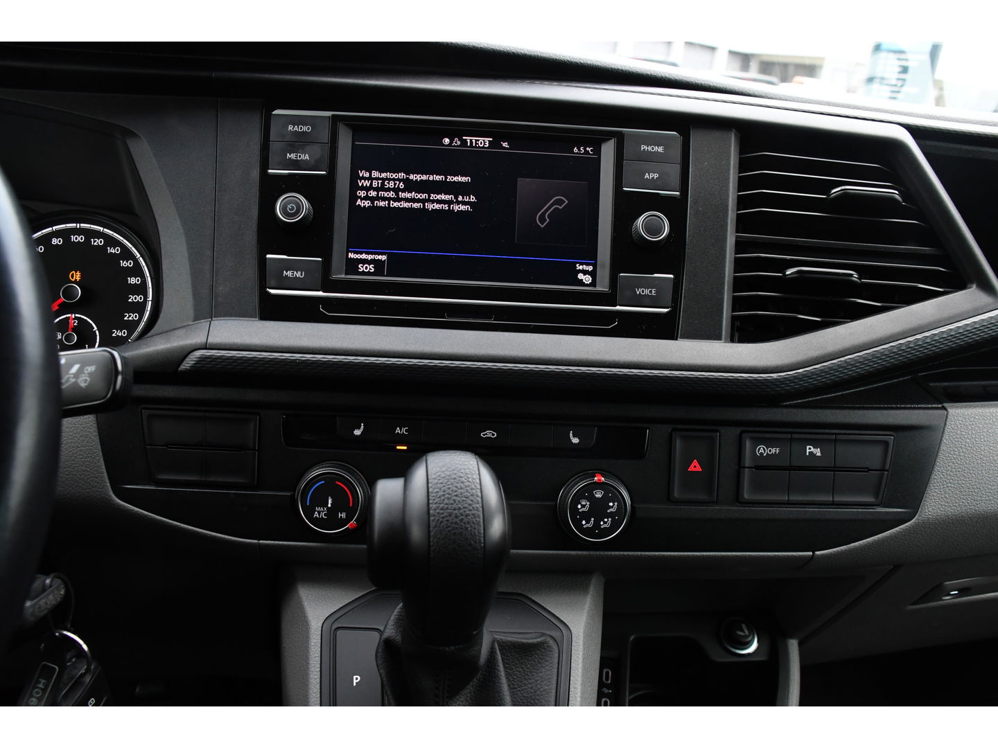 Volkswagen Transporter 2.0 TDI L2H1 30 DC PB Edition Highline Adaptieve Cruise, Camera, Carplay, 150PK, Automaat, Stoelverwarming, LED, Trekhaak, Standkachel, UNIEK!