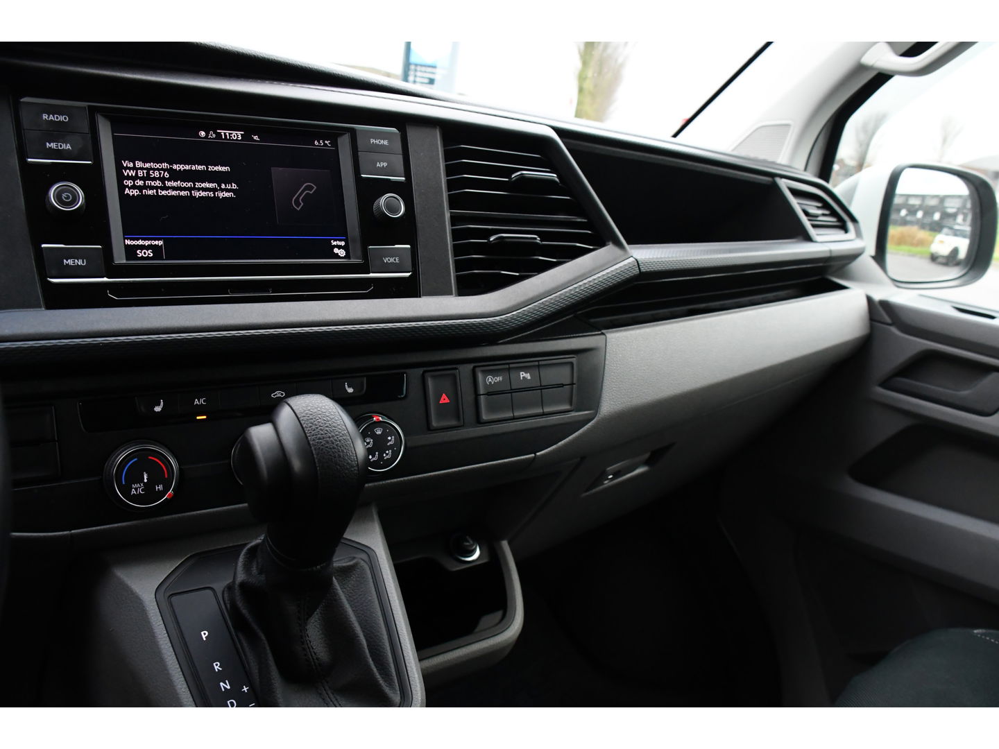 Volkswagen Transporter 2.0 TDI L2H1 30 DC PB Edition Highline Adaptieve Cruise, Camera, Carplay, 150PK, Automaat, Stoelverwarming, LED, Trekhaak, Standkachel, UNIEK!