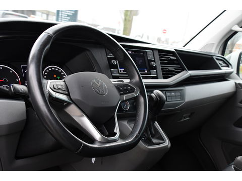 Volkswagen Transporter 2.0 TDI L2H1 30 DC PB Edition Highline Adaptieve Cruise, Camera, Carplay, 150PK, Automaat, Stoelverwarming, LED, Trekhaak, Standkachel, UNIEK!