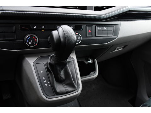 Volkswagen Transporter 2.0 TDI L2H1 30 DC PB Edition Highline Adaptieve Cruise, Camera, Carplay, 150PK, Automaat, Stoelverwarming, LED, Trekhaak, Standkachel, UNIEK!