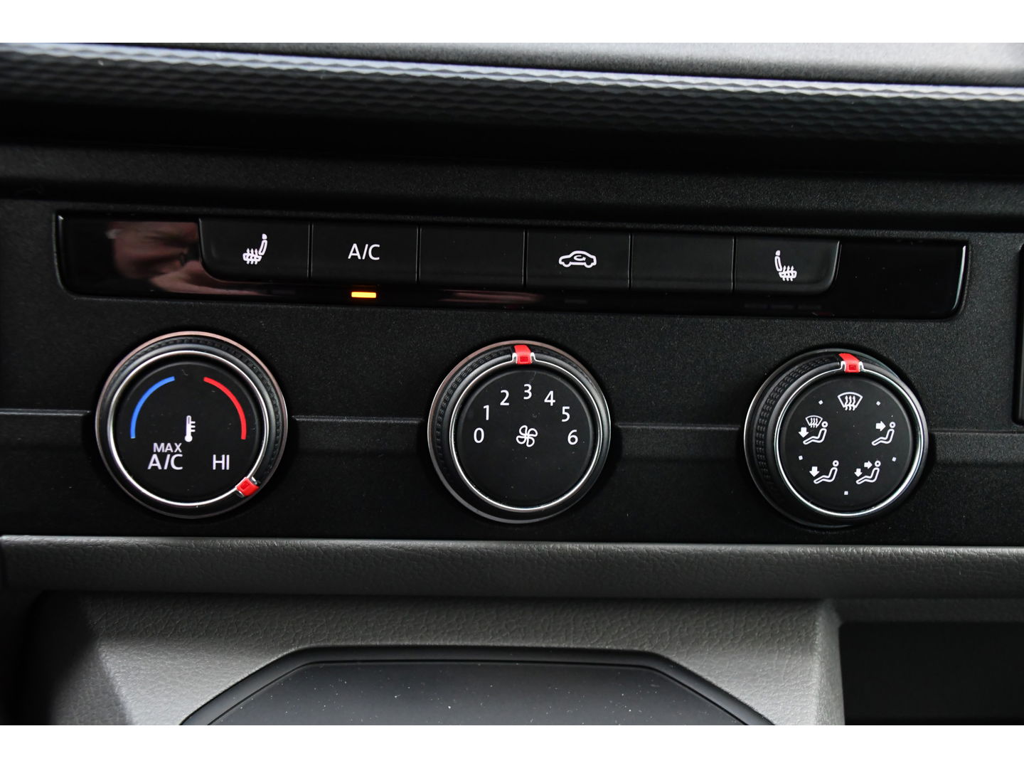 Volkswagen Transporter 2.0 TDI L2H1 30 DC PB Edition Highline Adaptieve Cruise, Camera, Carplay, 150PK, Automaat, Stoelverwarming, LED, Trekhaak, Standkachel, UNIEK!