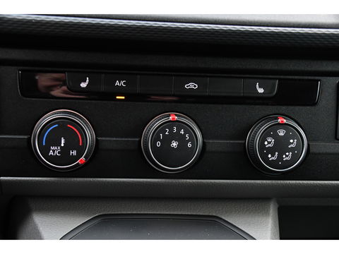 Volkswagen Transporter 2.0 TDI L2H1 30 DC PB Edition Highline Adaptieve Cruise, Camera, Carplay, 150PK, Automaat, Stoelverwarming, LED, Trekhaak, Standkachel, UNIEK!