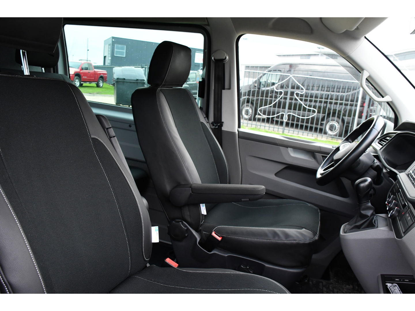 Volkswagen Transporter 2.0 TDI L2H1 30 DC PB Edition Highline Adaptieve Cruise, Camera, Carplay, 150PK, Automaat, Stoelverwarming, LED, Trekhaak, Standkachel, UNIEK!