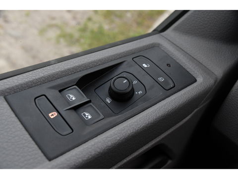 Volkswagen Transporter 2.0 TDI L2H1 30 DC PB Edition Highline Adaptieve Cruise, Camera, Carplay, 150PK, Automaat, Stoelverwarming, LED, Trekhaak, Standkachel, UNIEK!