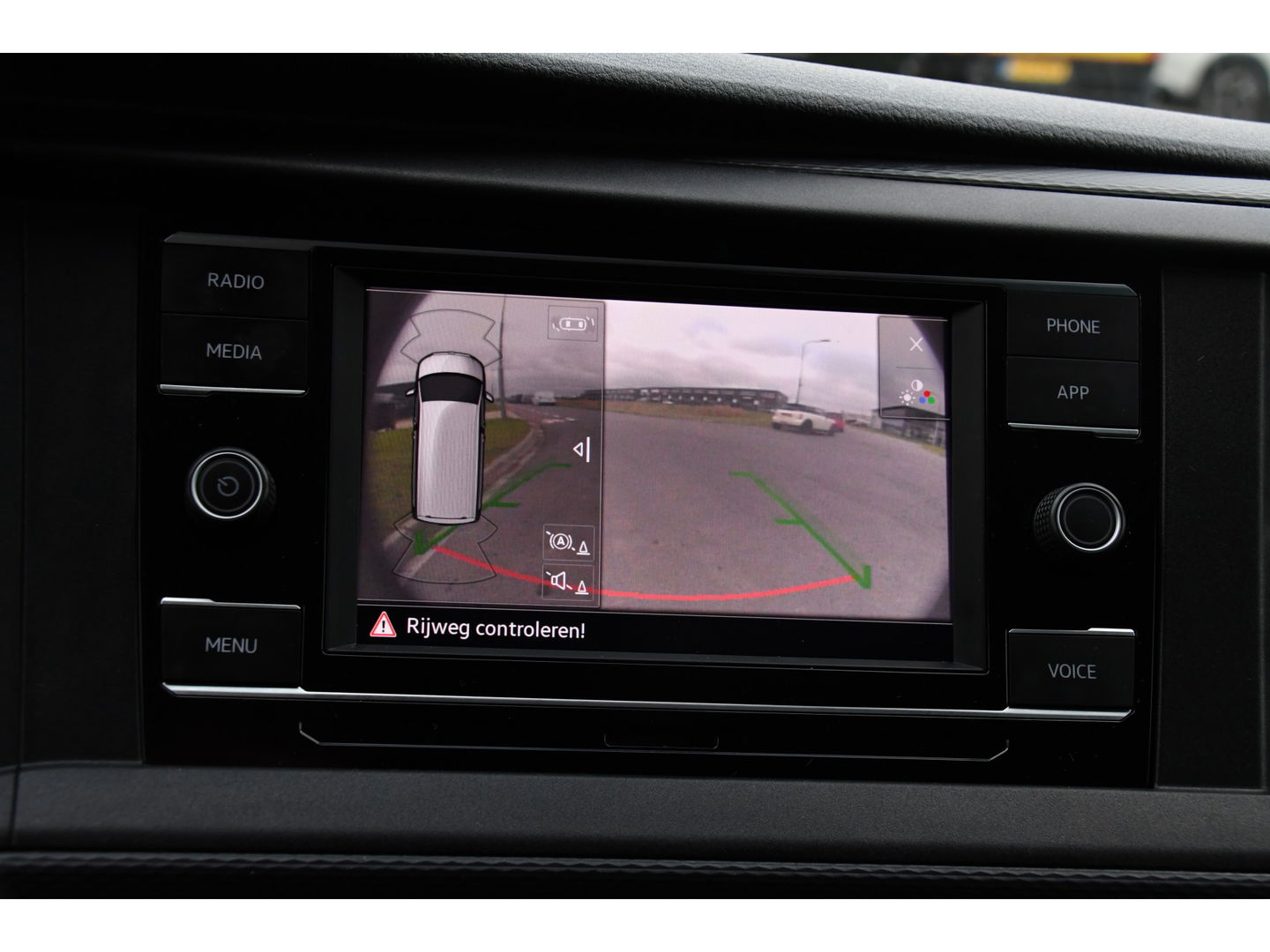 Volkswagen Transporter 2.0 TDI L2H1 30 DC PB Edition Highline Adaptieve Cruise, Camera, Carplay, 150PK, Automaat, Stoelverwarming, LED, Trekhaak, Standkachel, UNIEK!