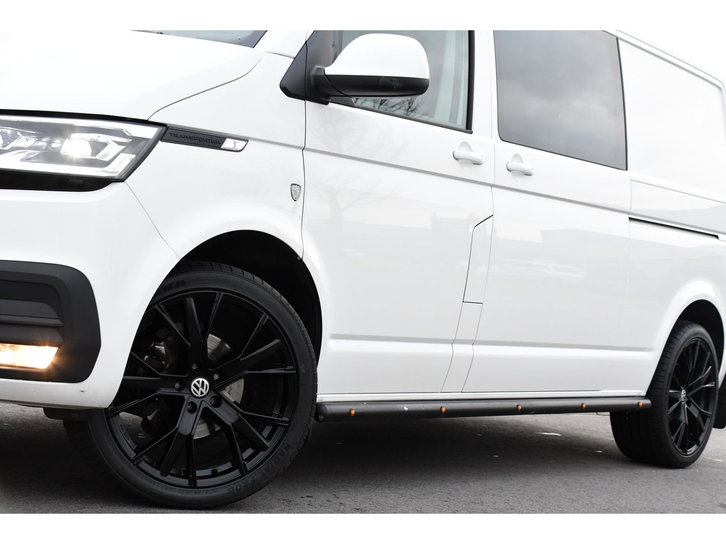 Volkswagen Transporter 2.0 TDI L2H1 30 DC PB Edition Highline Adaptieve Cruise, Camera, Carplay, 150PK, Automaat, Stoelverwarming, LED, Trekhaak, Standkachel, UNIEK!