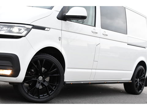 Volkswagen Transporter 2.0 TDI L2H1 30 DC PB Edition Highline Adaptieve Cruise, Camera, Carplay, 150PK, Automaat, Stoelverwarming, LED, Trekhaak, Standkachel, UNIEK!