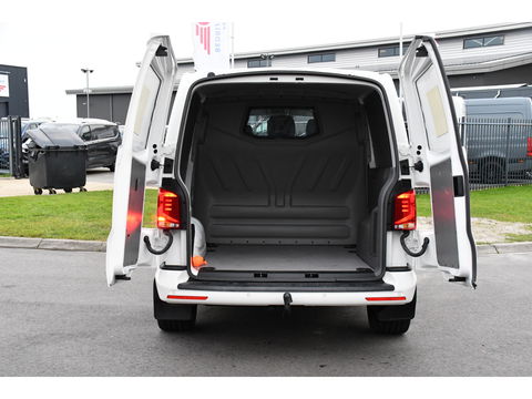 Volkswagen Transporter 2.0 TDI L2H1 30 DC PB Edition Highline Adaptieve Cruise, Camera, Carplay, 150PK, Automaat, Stoelverwarming, LED, Trekhaak, Standkachel, UNIEK!