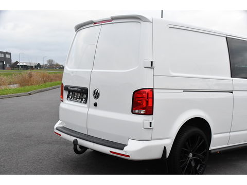 Volkswagen Transporter 2.0 TDI L2H1 30 DC PB Edition Highline Adaptieve Cruise, Camera, Carplay, 150PK, Automaat, Stoelverwarming, LED, Trekhaak, Standkachel, UNIEK!