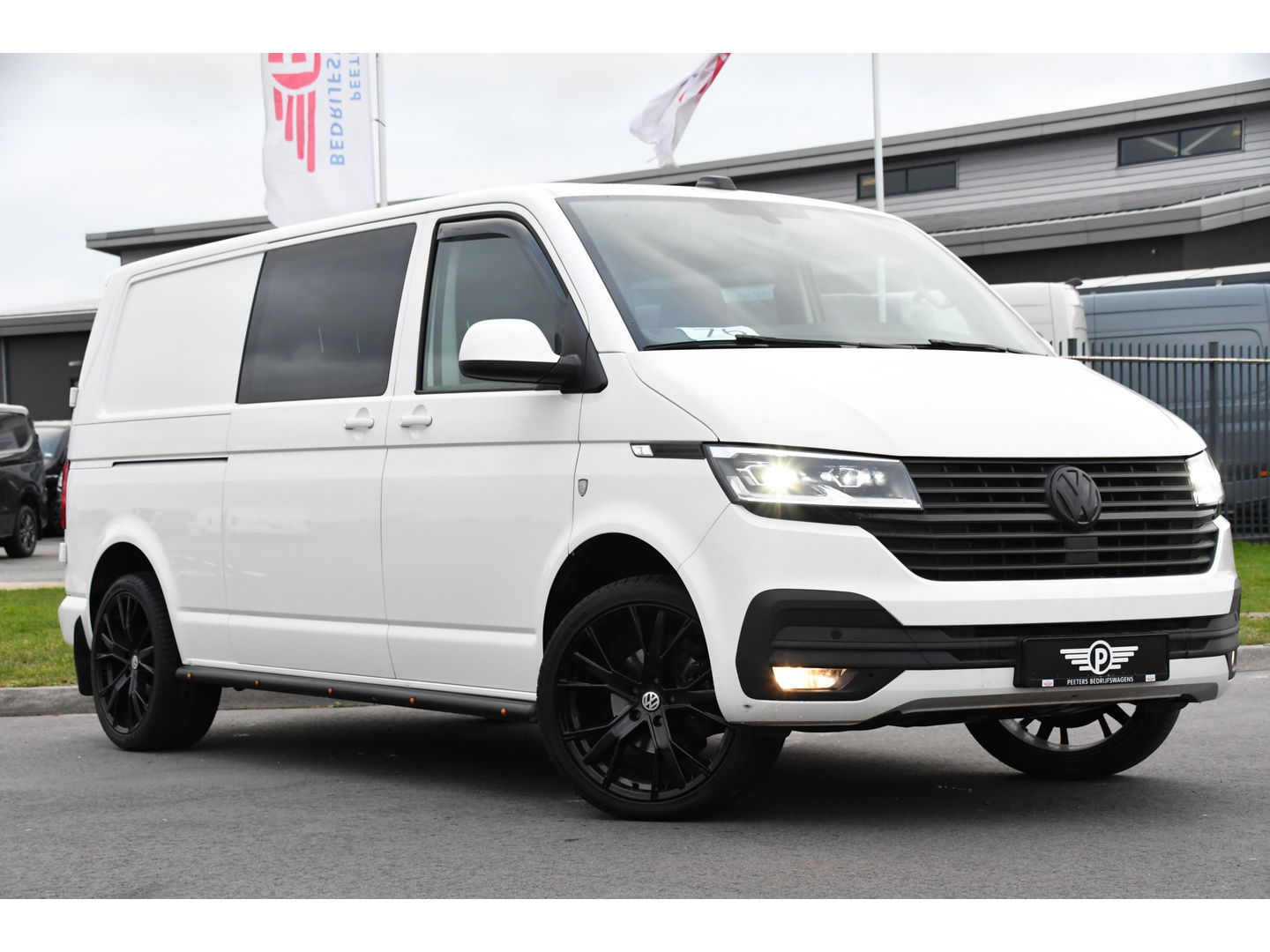 Volkswagen Transporter 2.0 TDI L2H1 30 DC PB Edition Highline Adaptieve Cruise, Camera, Carplay, 150PK, Automaat, Stoelverwarming, LED, Trekhaak, Standkachel, UNIEK!