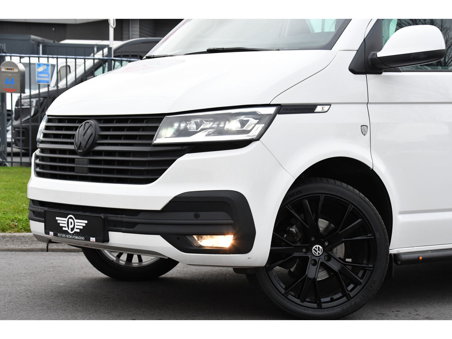 Volkswagen Transporter 2.0 TDI L2H1 30 DC PB Edition Highline Adaptieve Cruise, Camera, Carplay, 150PK, Automaat, Stoelverwarming, LED, Trekhaak, Standkachel, UNIEK!