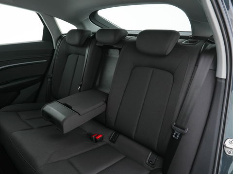 Audi e-tron Sportback 55 Quattro Business edition 95 kWh [ 3-Fase ] (INCL-BTW) *DIGI-COCKPIT | FULL-LED | MEMORY-PACK | DAB | KEYLESS | NAVI-FULLMAP | SHIFT-PADDLES | AUDI-SOUND | COMFORT-SEATS | 20''ALU*