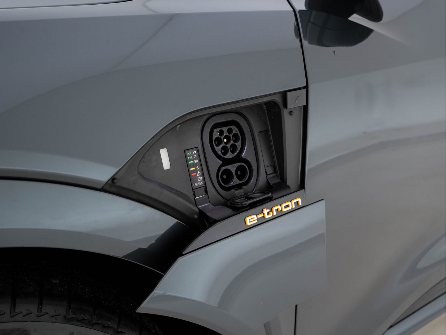 Audi e-tron Sportback 55 Quattro Business edition 95 kWh [ 3-Fase ] (INCL-BTW) *DIGI-COCKPIT | FULL-LED | MEMORY-PACK | DAB | KEYLESS | NAVI-FULLMAP | SHIFT-PADDLES | AUDI-SOUND | COMFORT-SEATS | 20''ALU*