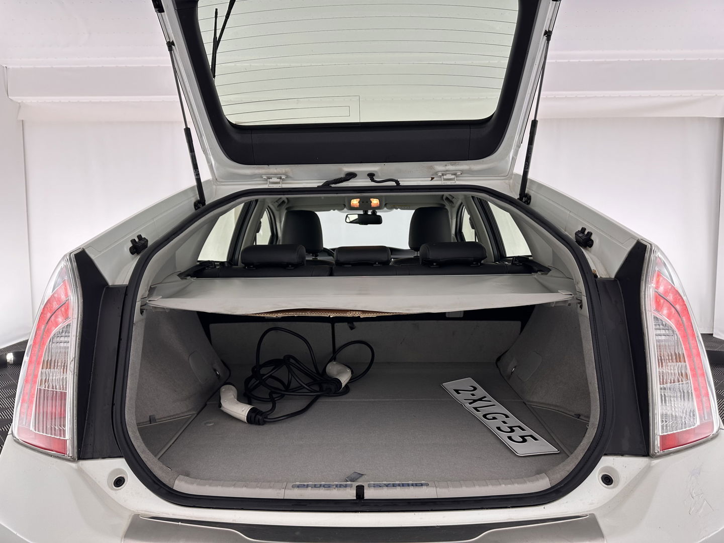 Toyota Prius 1.8 PHEV Executive Business Aut. *FULL-LEATHER | JBL-SOUND | HEAD-UP | FULL-LED |  KEYLESS | NAVI-FULLMAP | CAMERA | ECC | DIGI-COCKPIT | PDC | TOWBAR | COMFORT-SEATS | 17"ALU*