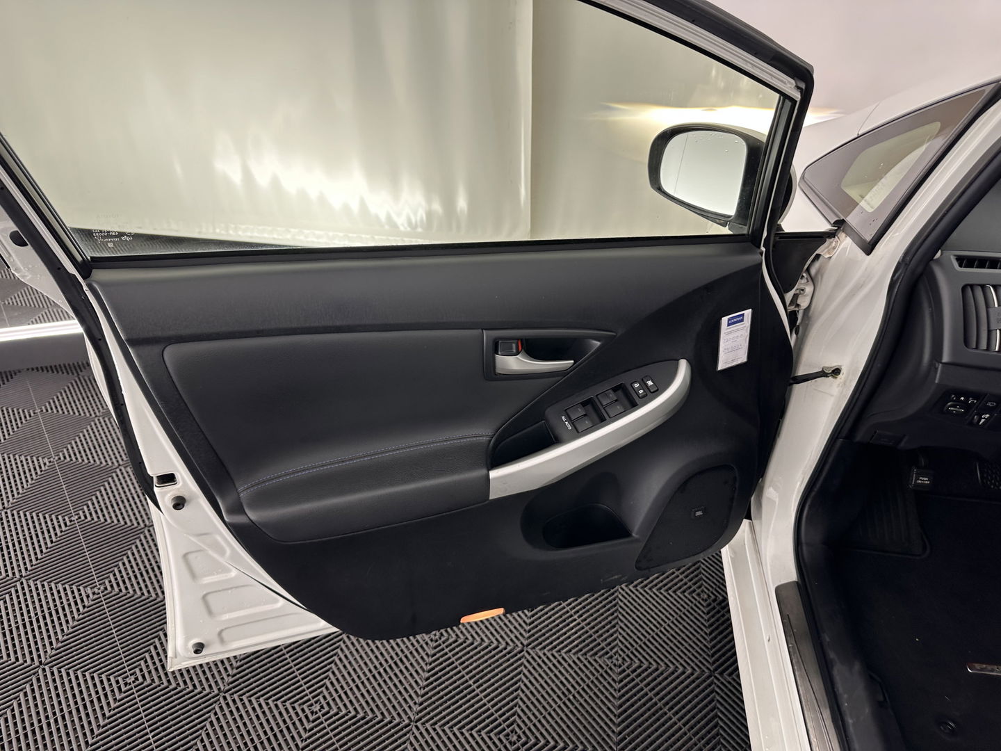 Toyota Prius 1.8 PHEV Executive Business Aut. *FULL-LEATHER | JBL-SOUND | HEAD-UP | FULL-LED |  KEYLESS | NAVI-FULLMAP | CAMERA | ECC | DIGI-COCKPIT | PDC | TOWBAR | COMFORT-SEATS | 17"ALU*