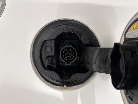 Toyota Prius 1.8 PHEV Executive Business Aut. *FULL-LEATHER | JBL-SOUND | HEAD-UP | FULL-LED |  KEYLESS | NAVI-FULLMAP | CAMERA | ECC | DIGI-COCKPIT | PDC | TOWBAR | COMFORT-SEATS | 17"ALU*
