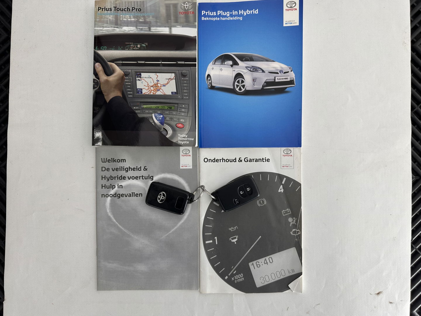 Toyota Prius 1.8 PHEV Executive Business Aut. *FULL-LEATHER | JBL-SOUND | HEAD-UP | FULL-LED |  KEYLESS | NAVI-FULLMAP | CAMERA | ECC | DIGI-COCKPIT | PDC | TOWBAR | COMFORT-SEATS | 17"ALU*