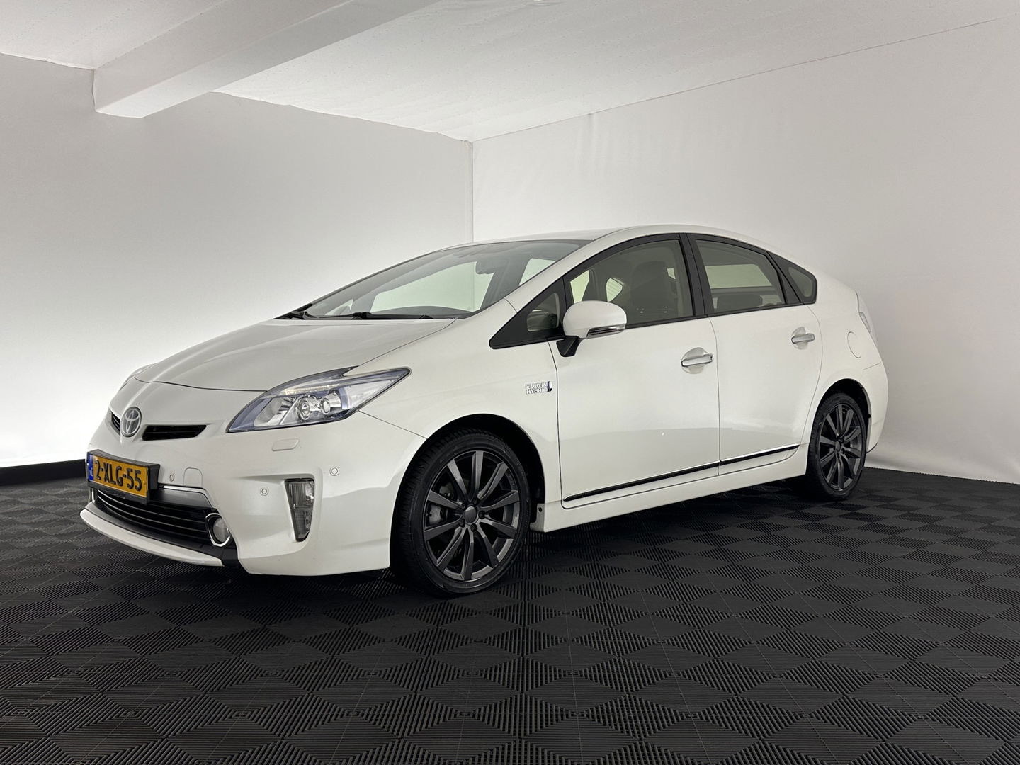 Toyota Prius 1.8 PHEV Executive Business Aut. *FULL-LEATHER | JBL-SOUND | HEAD-UP | FULL-LED |  KEYLESS | NAVI-FULLMAP | CAMERA | ECC | DIGI-COCKPIT | PDC | TOWBAR | COMFORT-SEATS | 17"ALU*