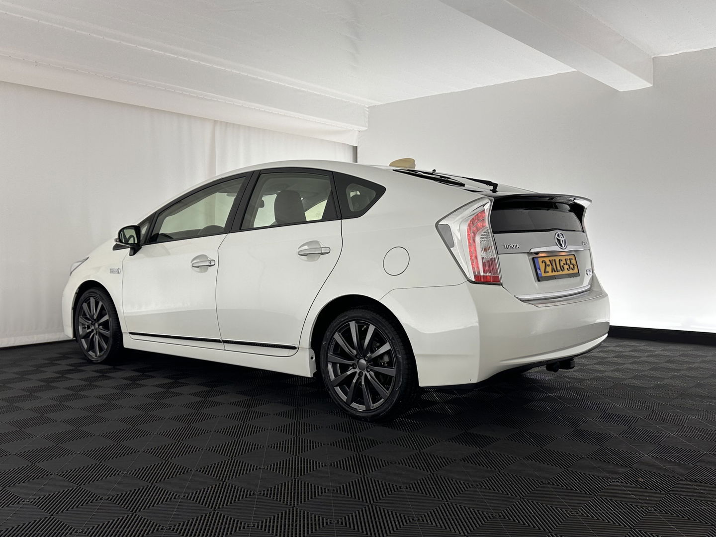 Toyota Prius 1.8 PHEV Executive Business Aut. *FULL-LEATHER | JBL-SOUND | HEAD-UP | FULL-LED |  KEYLESS | NAVI-FULLMAP | CAMERA | ECC | DIGI-COCKPIT | PDC | TOWBAR | COMFORT-SEATS | 17"ALU*