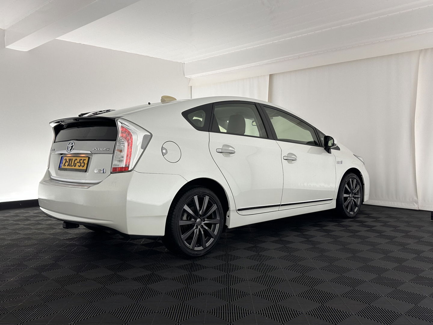 Toyota Prius 1.8 PHEV Executive Business Aut. *FULL-LEATHER | JBL-SOUND | HEAD-UP | FULL-LED |  KEYLESS | NAVI-FULLMAP | CAMERA | ECC | DIGI-COCKPIT | PDC | TOWBAR | COMFORT-SEATS | 17"ALU*